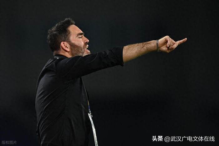 武汉三镇1-4浙江队，进攻防守问题凸显，昔日中超冠军恐陷降级区