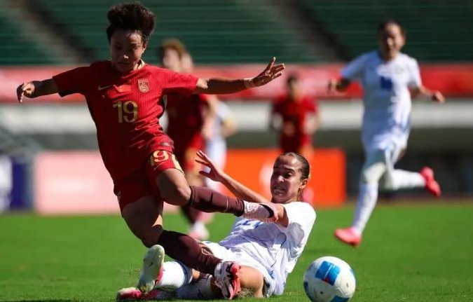 中国女足对阵菲律宾女足：王霜领衔，吴海燕坐镇后防