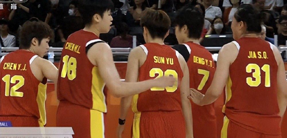 中国女篮111比46大胜泰国，替补轮换表现引热议