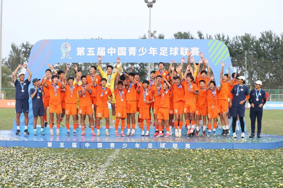 泰山足校斩获中青赛U15组五连冠，续写青训辉煌