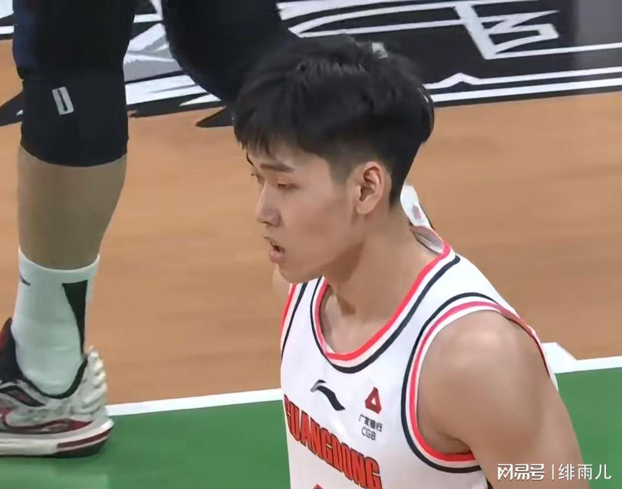 李奕臻加盟NBL！广东队后卫线调整引热议
