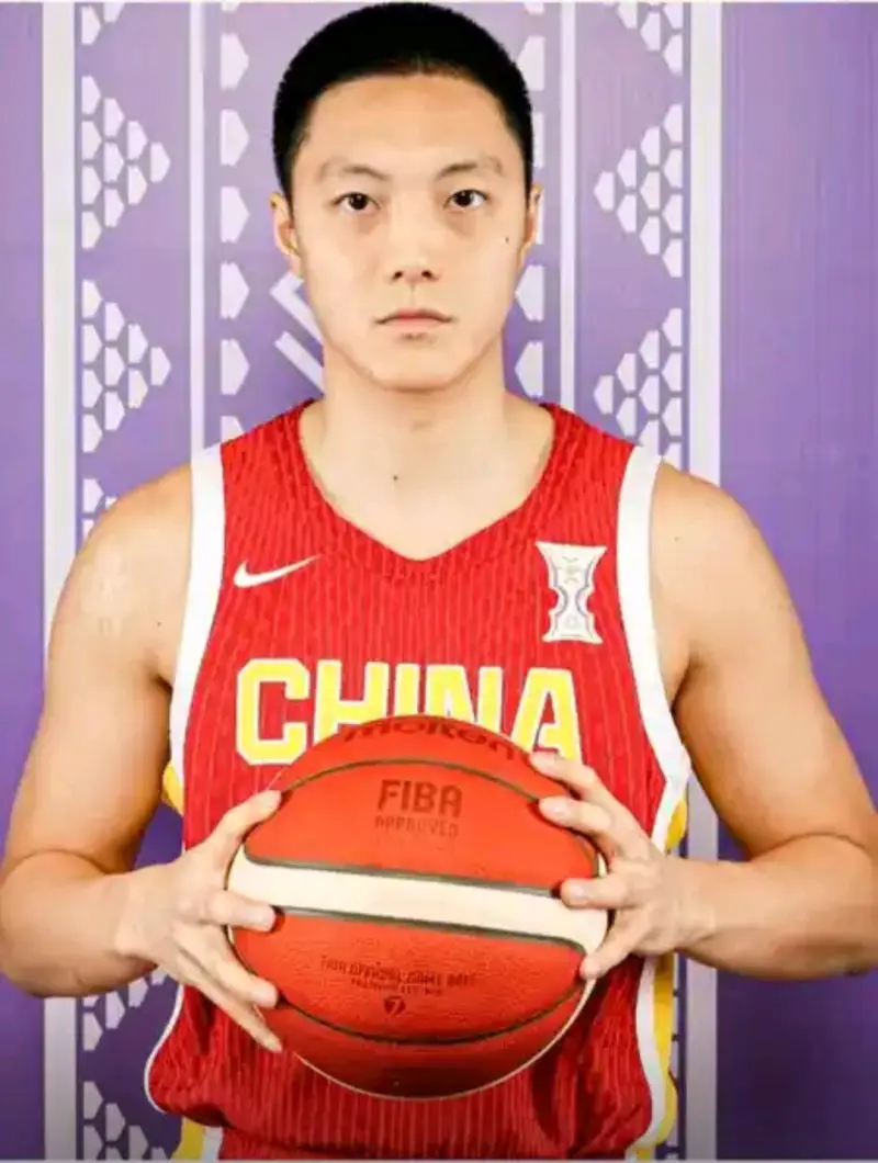 CBA男篮队长胡明轩上半场0分2犯规2失误