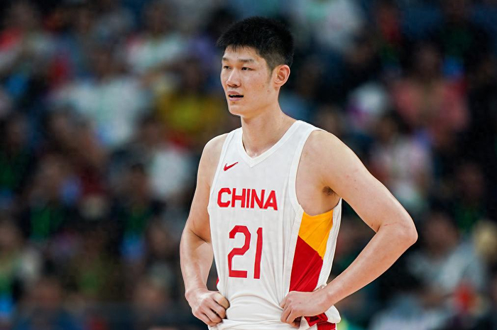 胡金秋状态下滑引争议 中国男篮内线谁来补缺