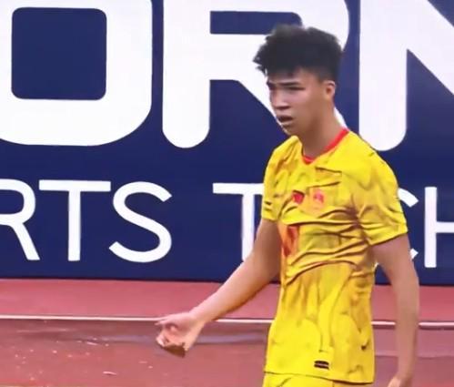 王钰栋：中国男足0-0战平伊朗队，小组出线目标不变
