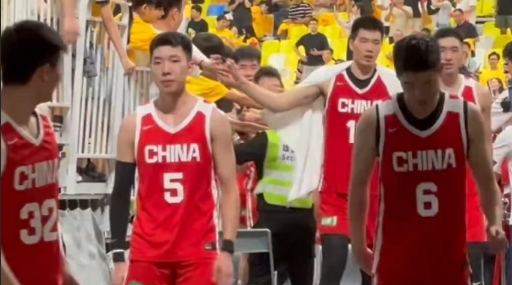 中国男篮封闭集训两个月后首战日本二队惨败，半决赛再负伊朗队
