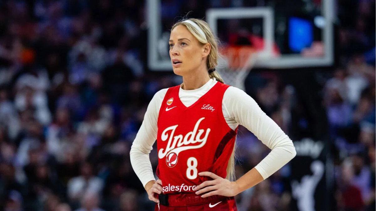 NBA训练师曝詹库提前数月定轮休 女篮后卫质疑公平性