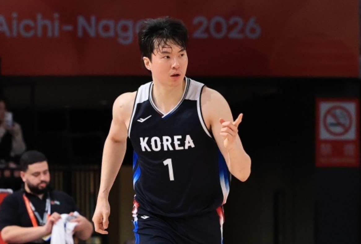 韩国男篮亚运决赛67-57日本队 李贤重砍27分18篮板夺金