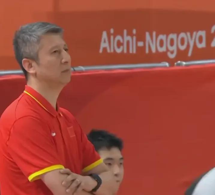 中国男篮亚运铜牌战失利,舆论热议‘饿到腿软’是否合理