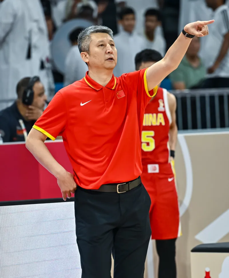 中国男篮70比79不敌伊朗,中国青年报:指挥问题不能回避,郭士强对球员要求过于机械