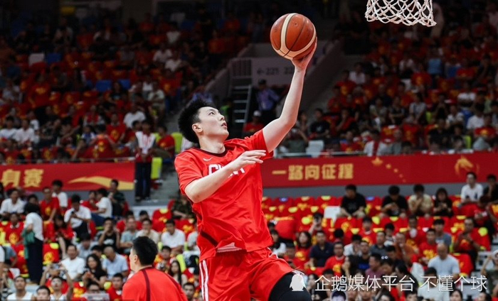 中国男篮季军赛三大毒瘤:胡明轩正负值-15,廖三宁11中2,余嘉豪上场就送分