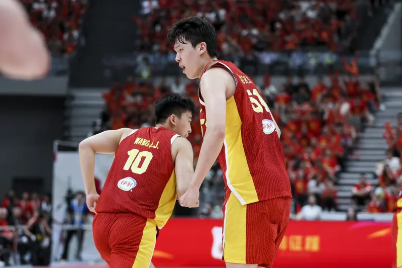 杨毅：期待杨瀚森、胡金秋、王俊杰组成大阵容征战亚洲赛事