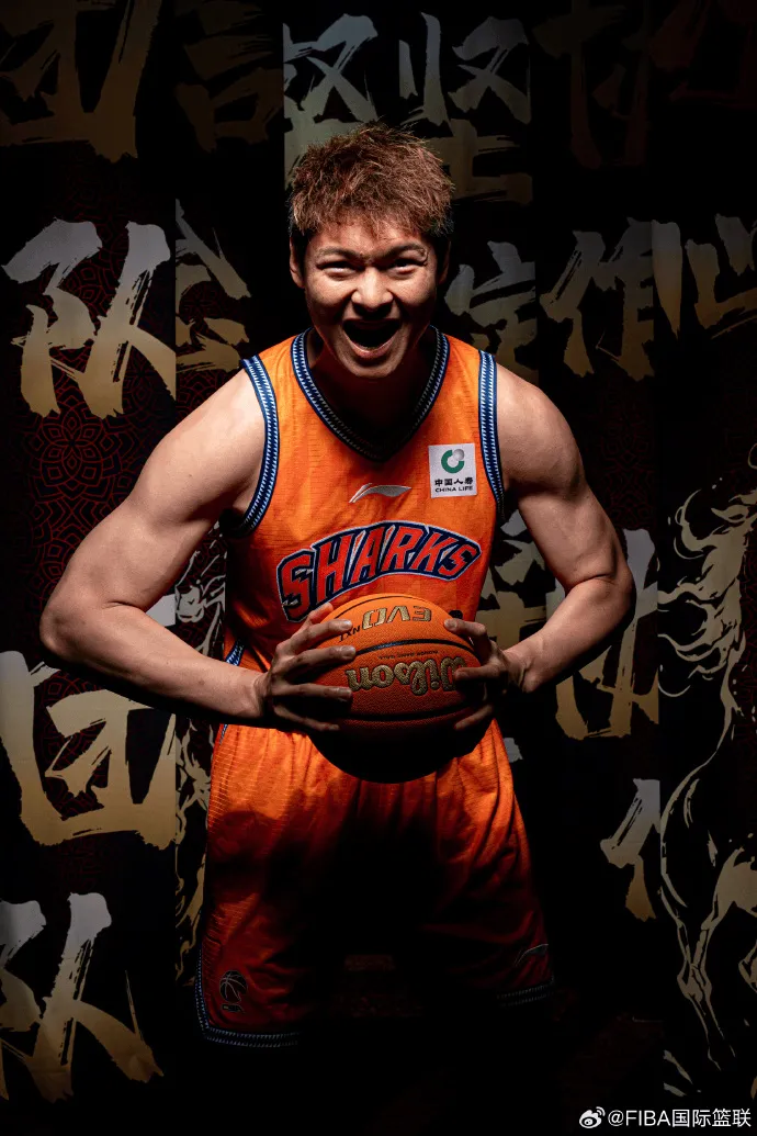 FIBA分享上海男篮洲际杯定妆照 配文锐鲨破浪