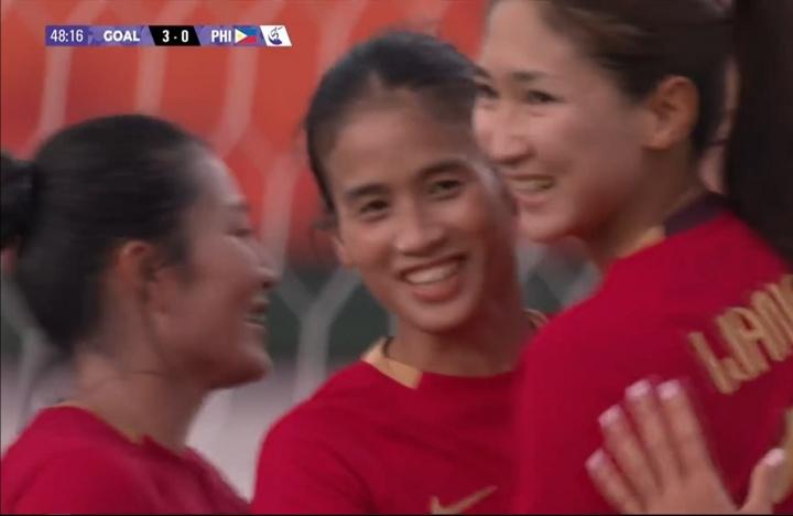 中国女足3-0领先菲律宾女足！王霜传中助攻陈巧珠破门