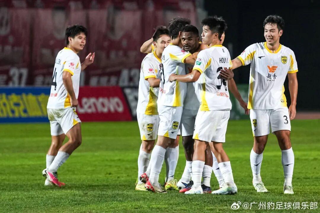 足球报:广州豹2-1延边龙鼎,10分领跑
