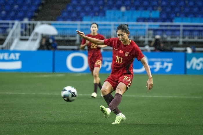王妍雯戴帽！中国女足3-0菲律宾，本届亚运会首人