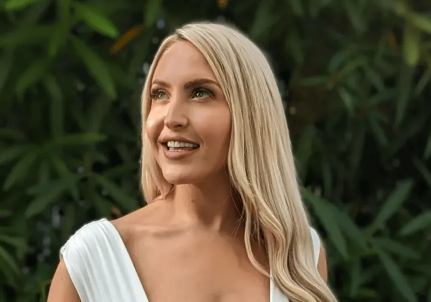 BBC主持人Emma Louise Jones现身利兹联英超比赛现场