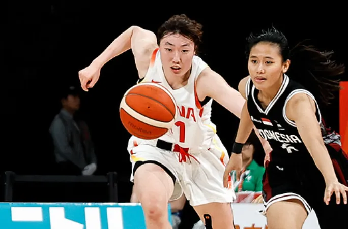 亚运会女篮：罗欣棫17分6助攻，中国女篮110-41大胜印尼