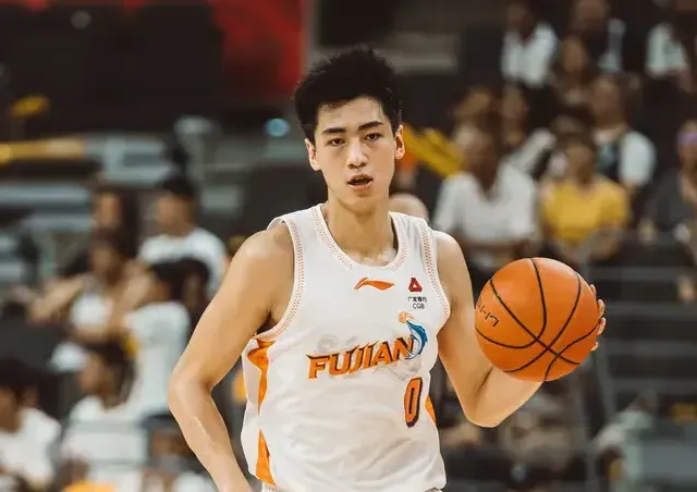 同心杯：福建男篮115-47大胜澳门昊骏 刘金雨三分9中5砍23分