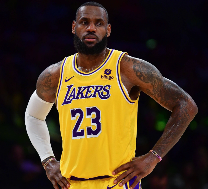NBA新赛季五大球星动态：詹姆斯加盟76人，字母哥转投热火