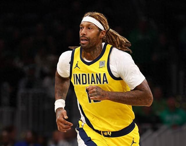 詹姆斯·约翰逊与步行者签训练营合同，NBA最能打球员回归