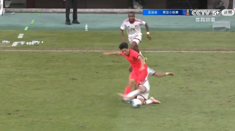中国U23男足0-0战平阿联酋U23 央视解说：对方动作完全不控制了