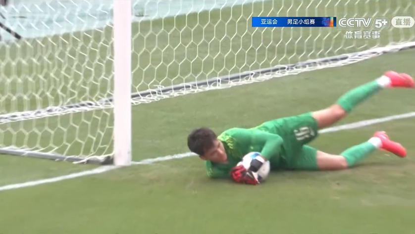 亚运男足小组赛第三轮：国足0-0战平阿联酋，五虎吃牌小组第一出线