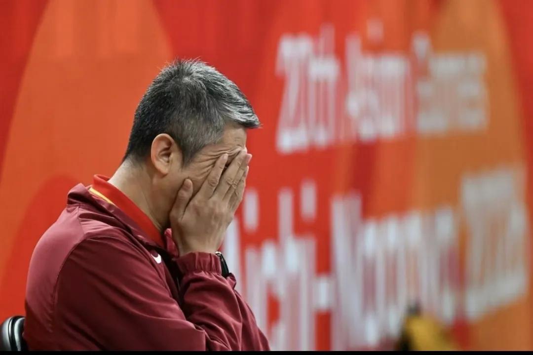 周琦主动请缨亚运未入选，郭士强称其未参加集训引争议