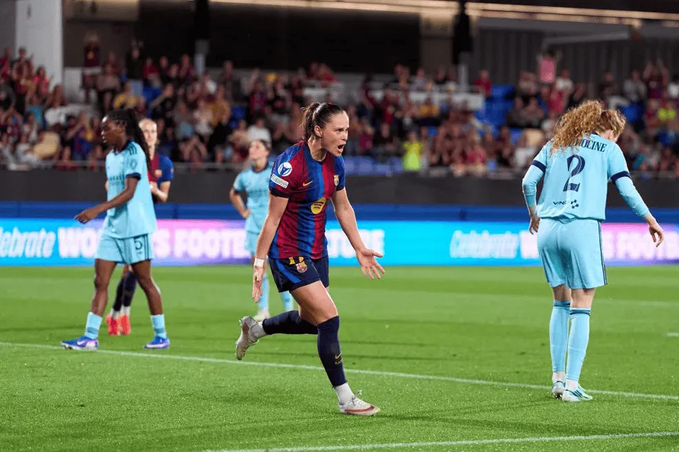 女足欧冠：巴萨女足5-2逆转巴黎FC，帕约尔双响、汉森传射建功