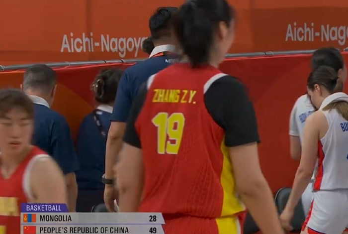 中国女篮半场49-28吊打蒙古，杨舒予18分张子宇12+6王思雨5助攻