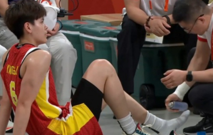 中国女篮89-63大胜蒙古女篮,杨舒予砍21分但崴脚或影响后续比赛