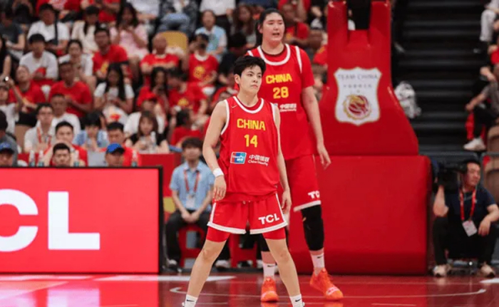 中国女篮半场49-28领先蒙古 23-0攻势杨舒予18分张子宇12+6