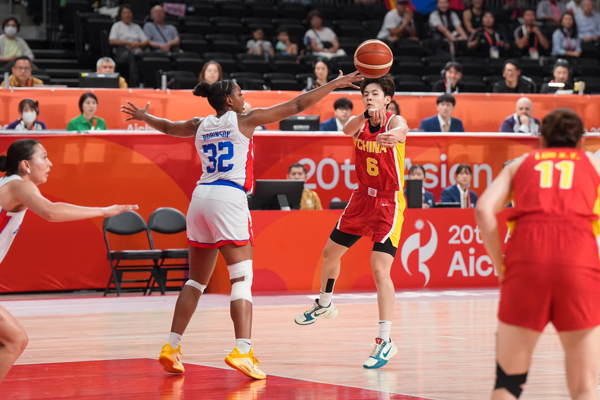 中国女篮89-63大胜蒙古女篮 杨舒予21分4助攻疑似受伤离场