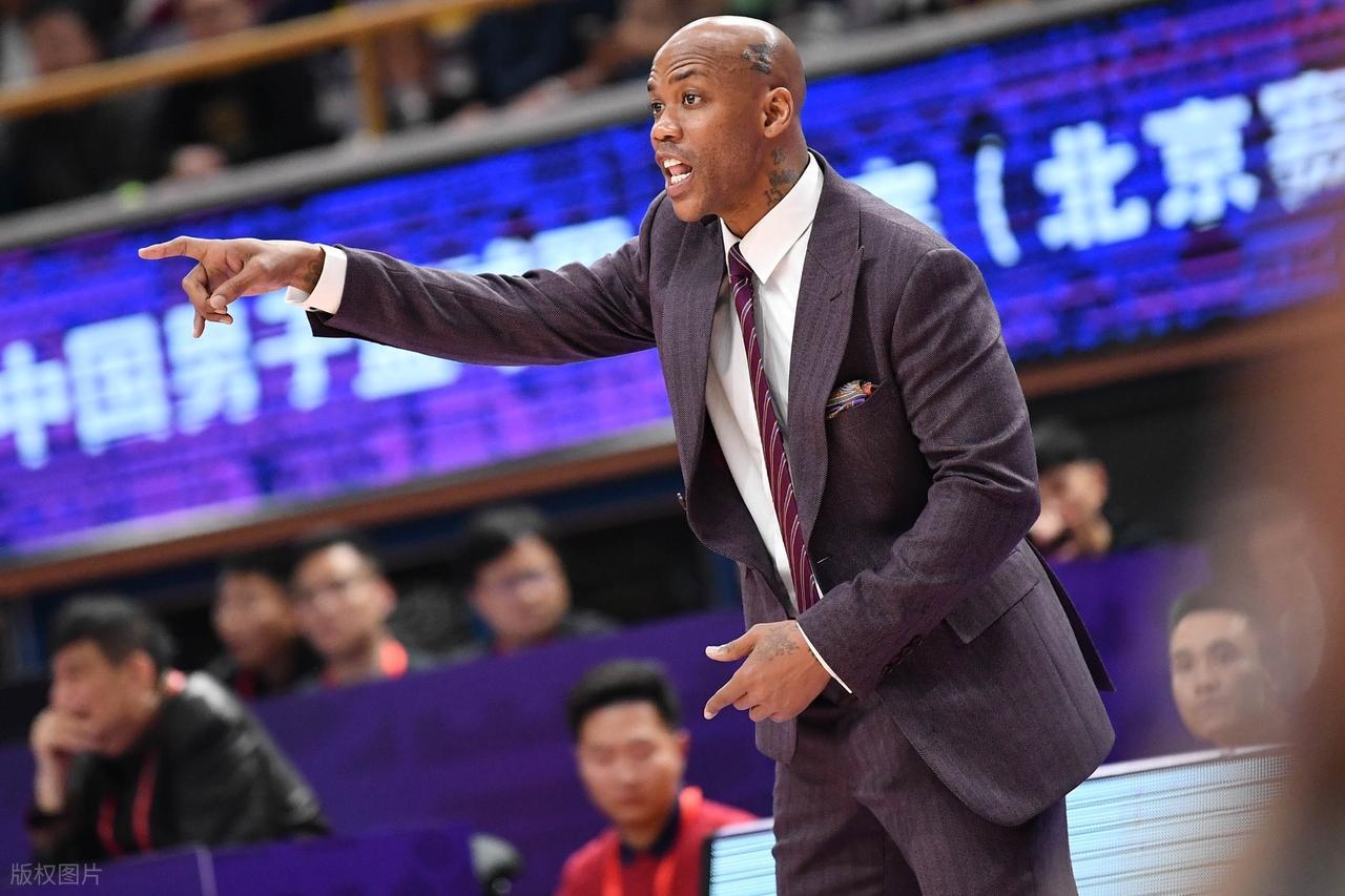 马布里愿免费辅佐本土主帅，中国男篮却因身份门槛拒之门外
