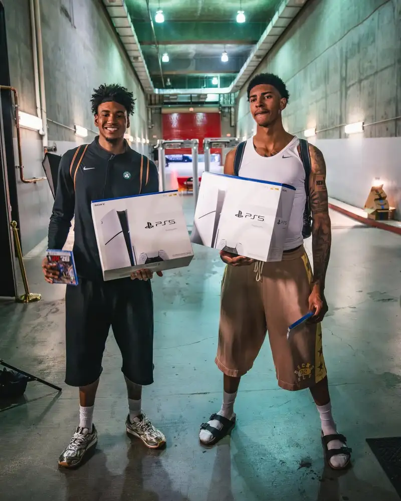 凯尔特人官方晒新秀近照:NBA球员的生活!27号签选中小克里斯-瑟纳克