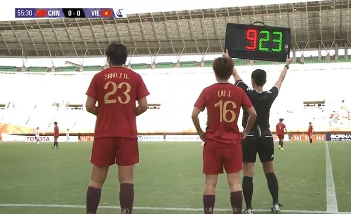 中国女足亚运1/4决赛换人：邵子钦、刘靖替补登场换下乌日古木拉、王爱芳