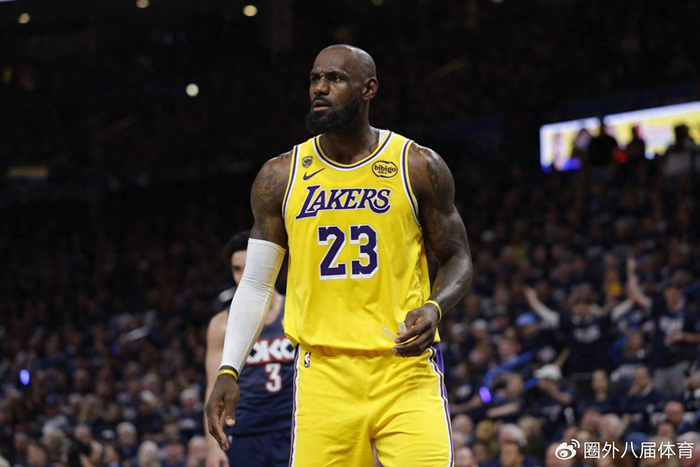前NBA状元夸梅布朗称球迷对詹姆斯不尊重，甚至敢拍他老婆屁股