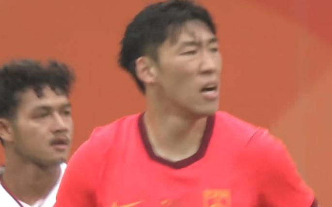 朱辰杰开场第2分钟头球攻门被扑 中国U23男足对阵泰国U23男足