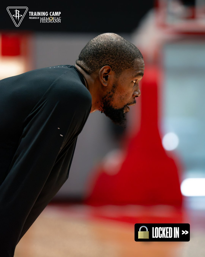 杜兰特现身火箭训练日,备战NBA中国赛2026