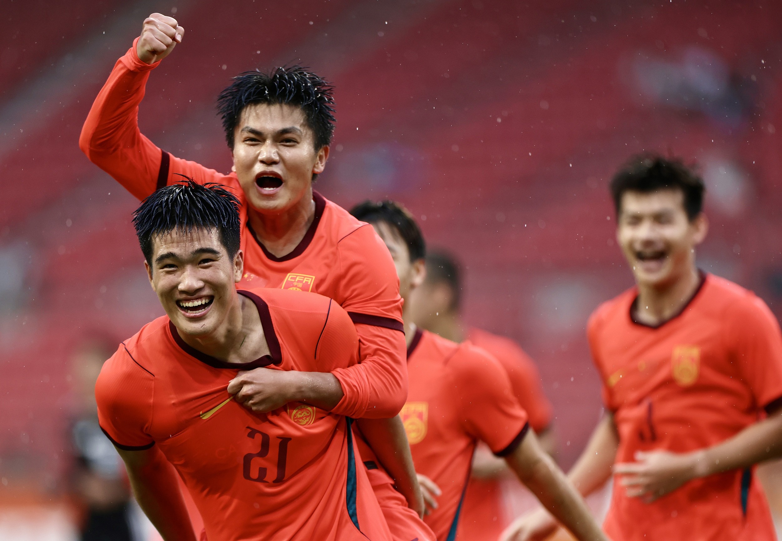 中国U23亚运男足3-0完胜泰国U23晋级四强,彭啸造乌龙,胡荷韬、张玉宁破门