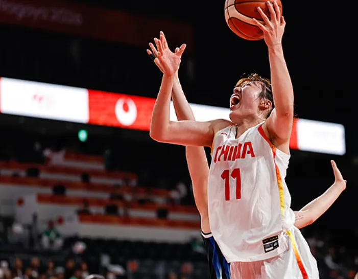 中国女篮77-64击败中国台北女篮获铜牌 罗欣棫砍下12分9篮板6助攻