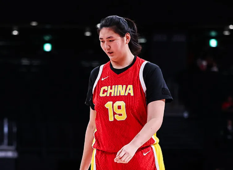 中国女篮77-64战胜中国台北获铜牌 张子宇10分钟砍14分4篮板1抢断
