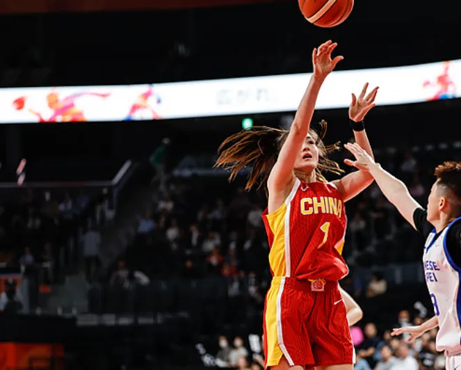 中国女篮77-64击败中国台北女篮获铜牌 张曼曼出战29分钟贡献7分4篮板3助攻