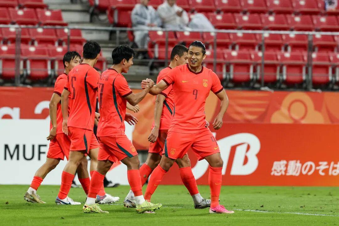 中国亚运男足3比0泰国晋级四强 创造28年历史首进亚运四强