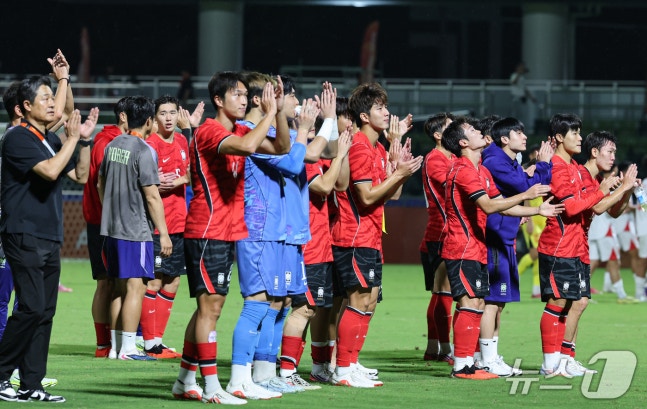 韩国U23主帅李敏成现场观看中泰之战，提前考察潜在对手