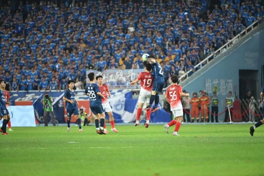 赣超决赛南昌队2比1九江队 李海燕破门扳回一球