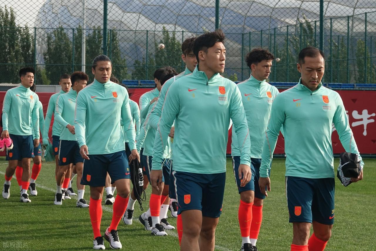 中国男足3-0泰国晋级半决赛 将与韩国争夺决赛名额