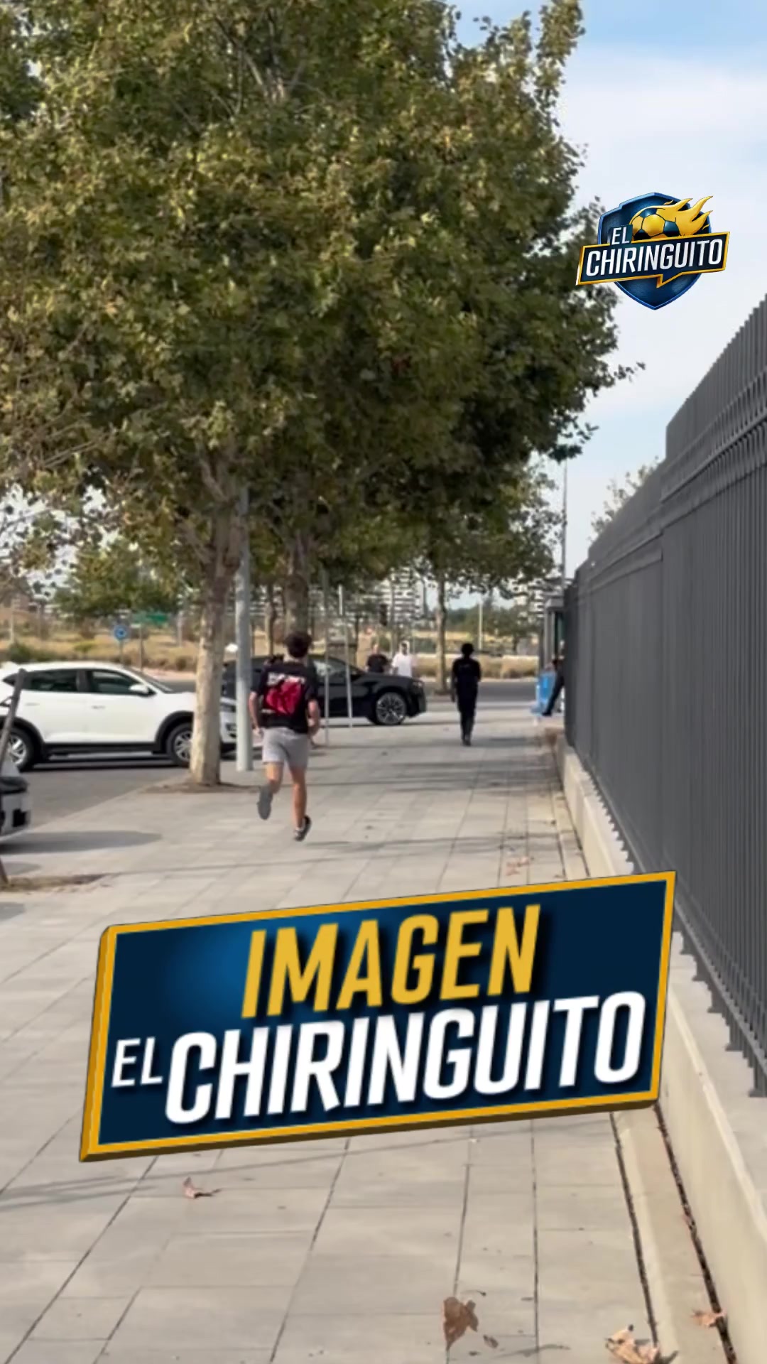 姆巴佩抵达皇马训练基地接受膝盖检查