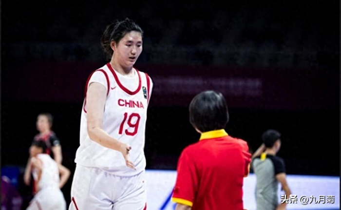 张子宇母亲于瑛曾是山东女篮主力中锋，身高1米98