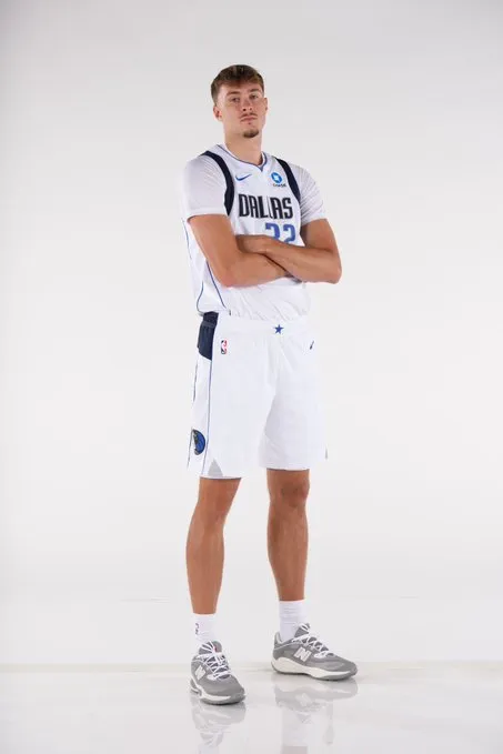 NBA官方晒弗拉格定妆照：第一年拿最佳新秀，第二年呢？