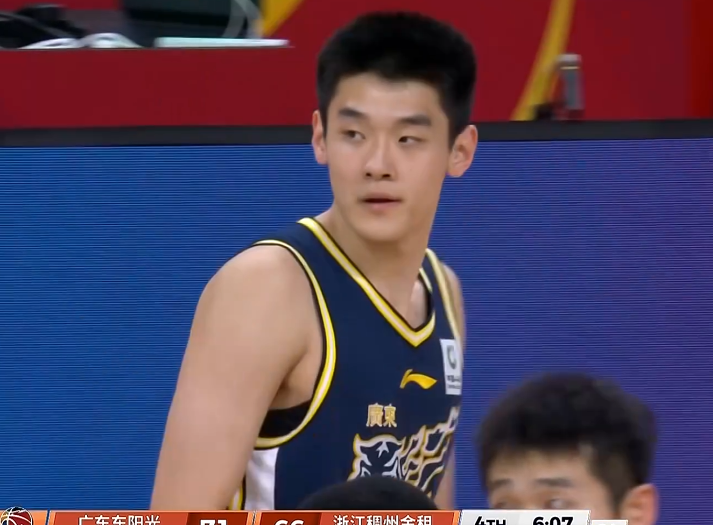 广东宏远创CBA第一！全队体测启程青岛 崔永熙深圳度假